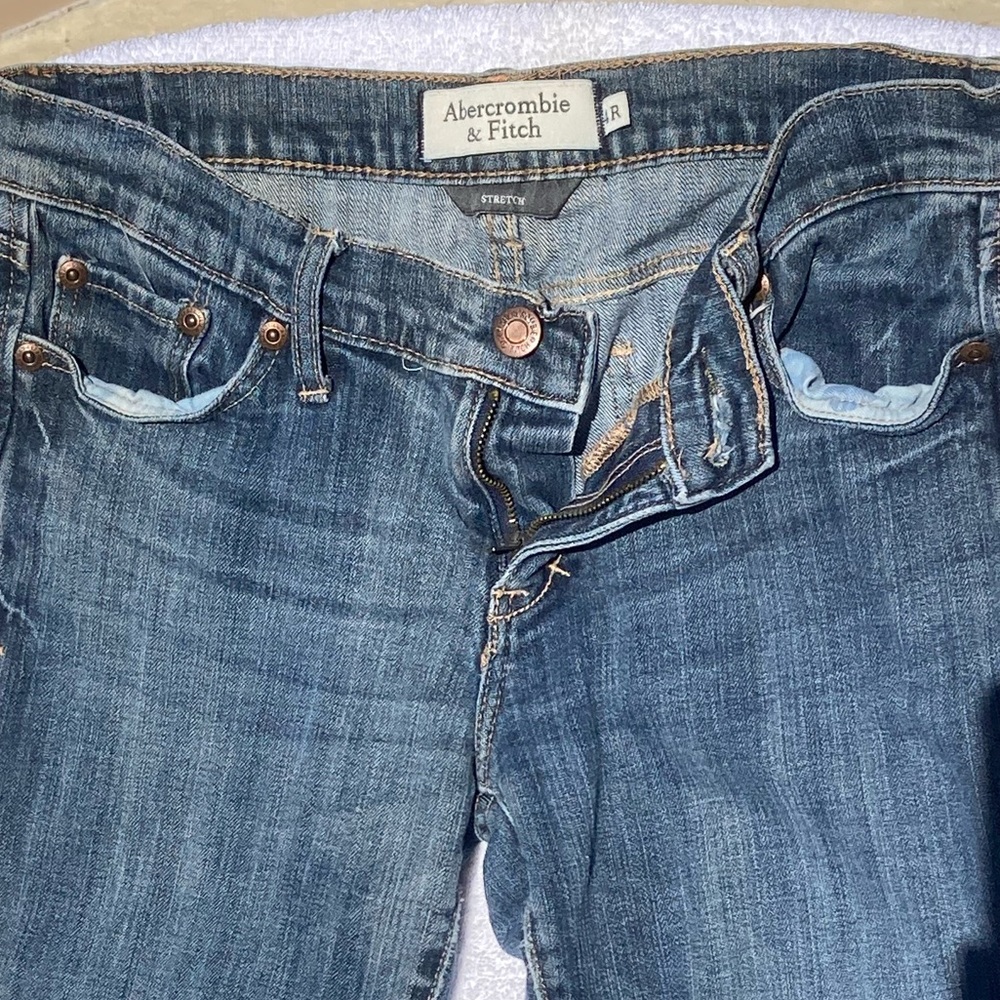 ABERCROMBIE Erin Straight Leg Stretch Jeans - Picture 11 of 15
